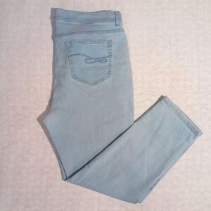 EUC Style & Co - Women's Light Blue Jeans, Slim Leg, size 14P